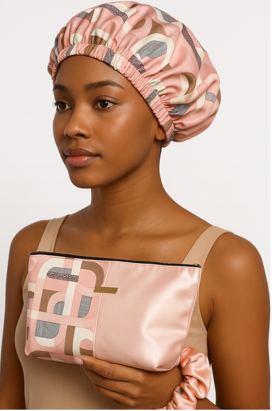 Ensemble Kenza – Bonnet réversible & pochette En satin – Image 3